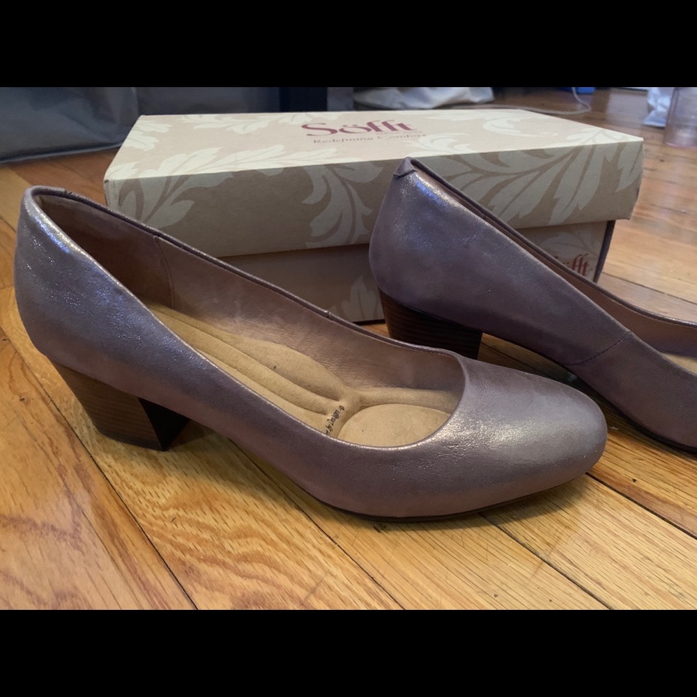 NWT Metallic Heels